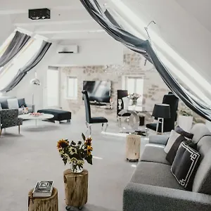 Coco Chanel Boutique By Goodnite Cz , Brno Czechy