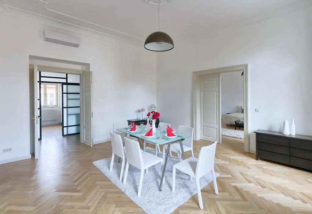 Grand Central Residence By Tkc Πράγα 4*,